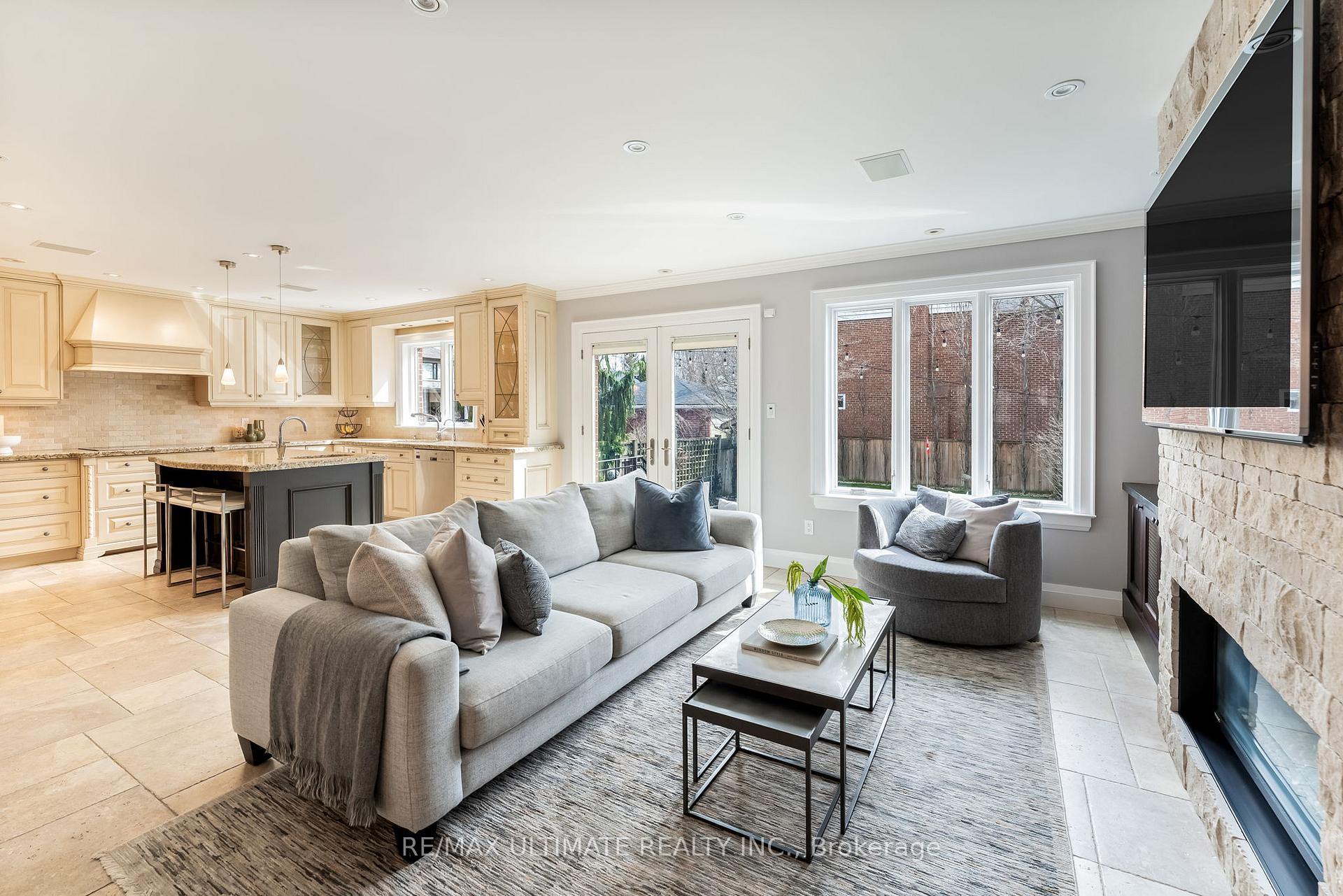 Photo 5 of 41 Sutherland Drive, Toronto, Leaside — HOMEH