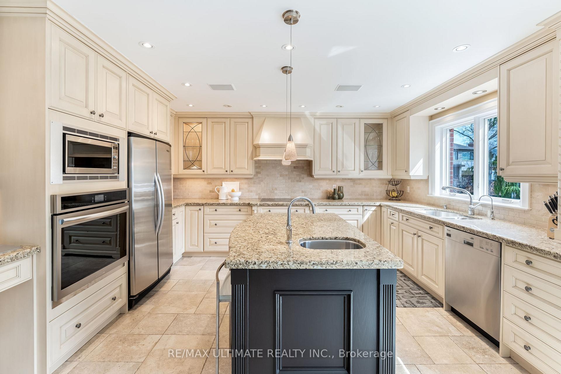 Photo 11 of 41 Sutherland Drive, Toronto, Leaside — HOMEH