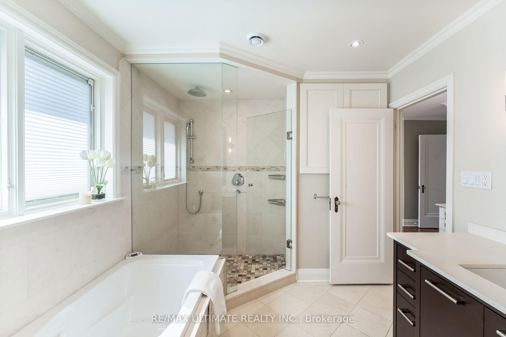 Photo 23 of 41 Sutherland Drive, Toronto, Leaside — HOMEH