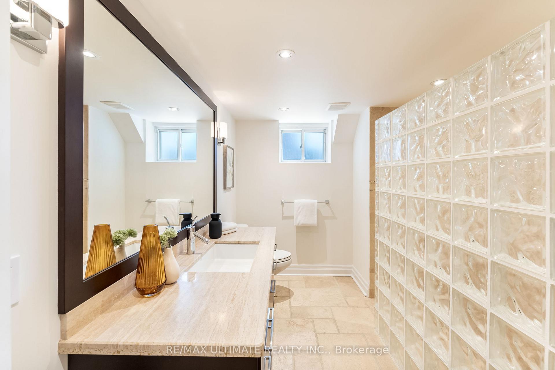 Photo 32 of 41 Sutherland Drive, Toronto, Leaside — HOMEH