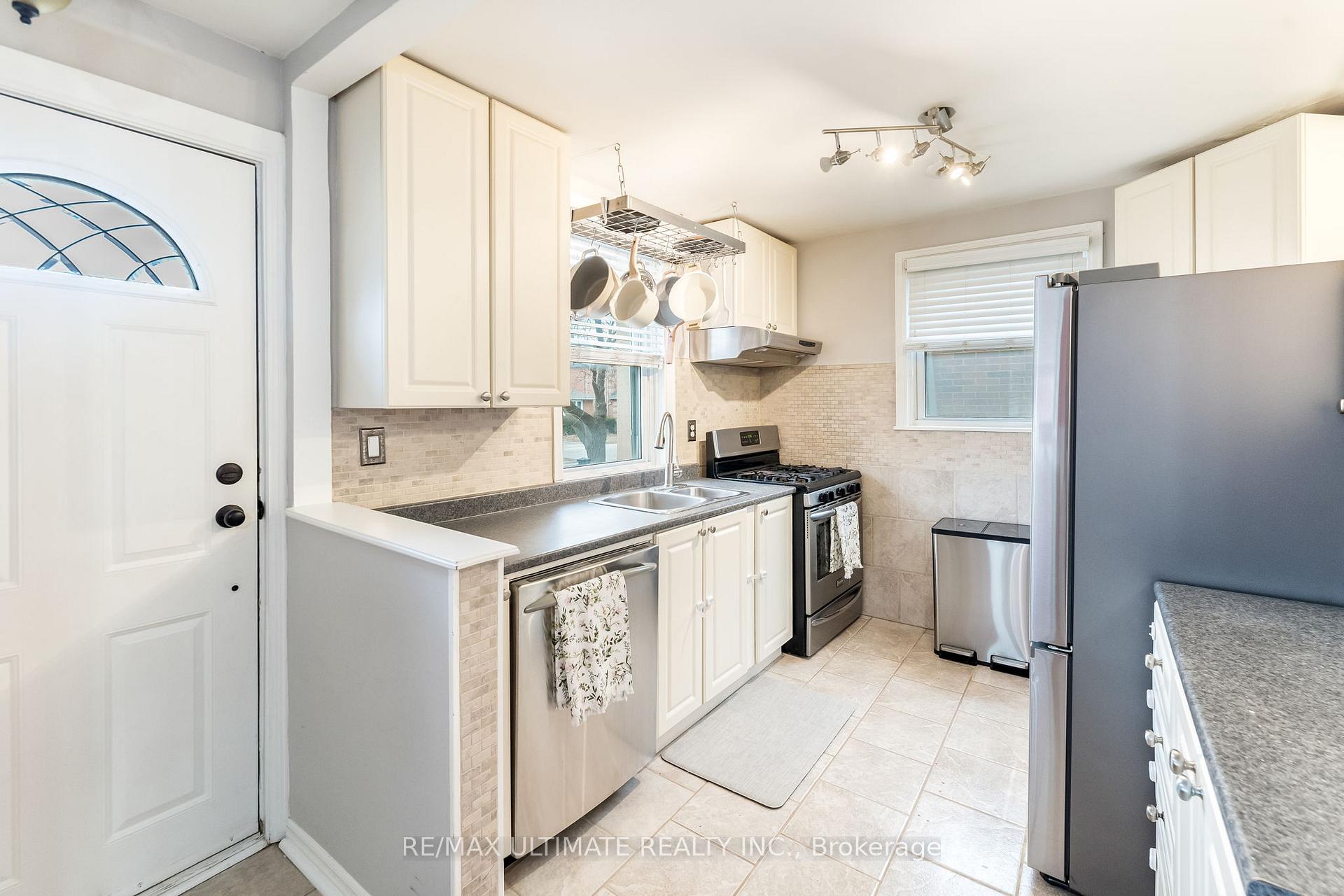 Photo 13 of 21 Marsh Road, Scarborough, Clairlea-Birchmount — HOMEH