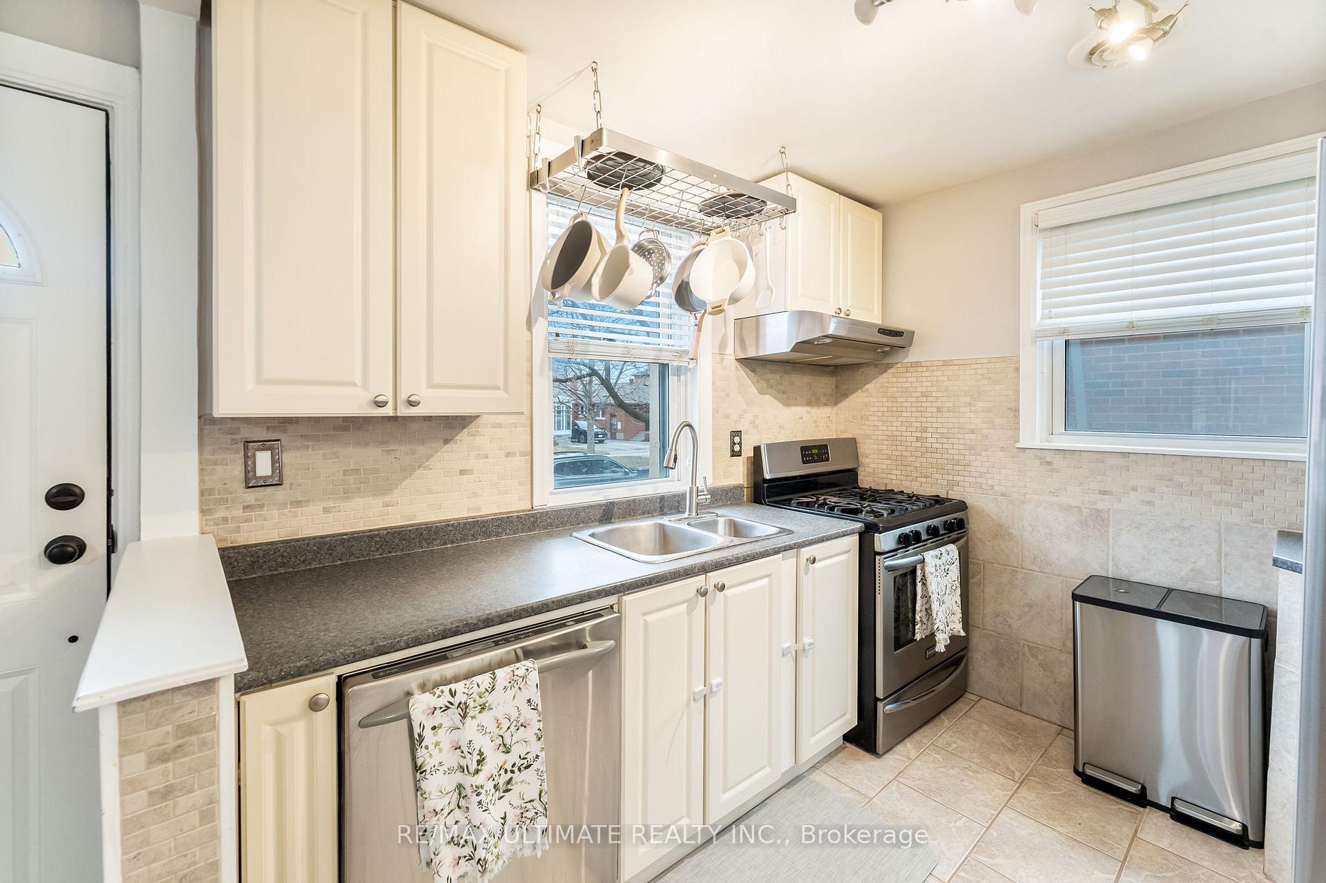 Photo 9 of 21 Marsh Road, Scarborough, Clairlea-Birchmount — HOMEH