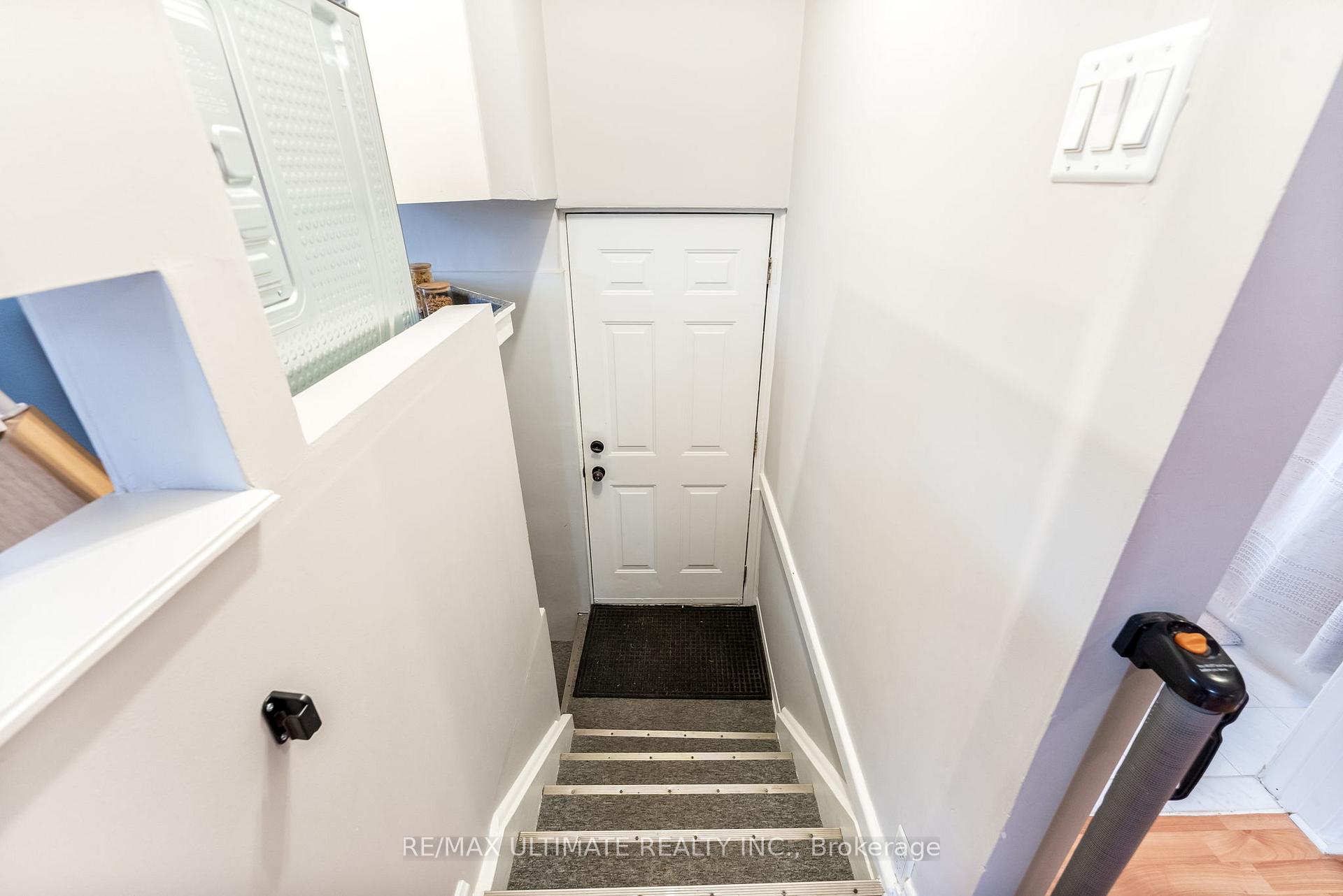 Photo 6 of 21 Marsh Road, Scarborough, Clairlea-Birchmount — HOMEH
