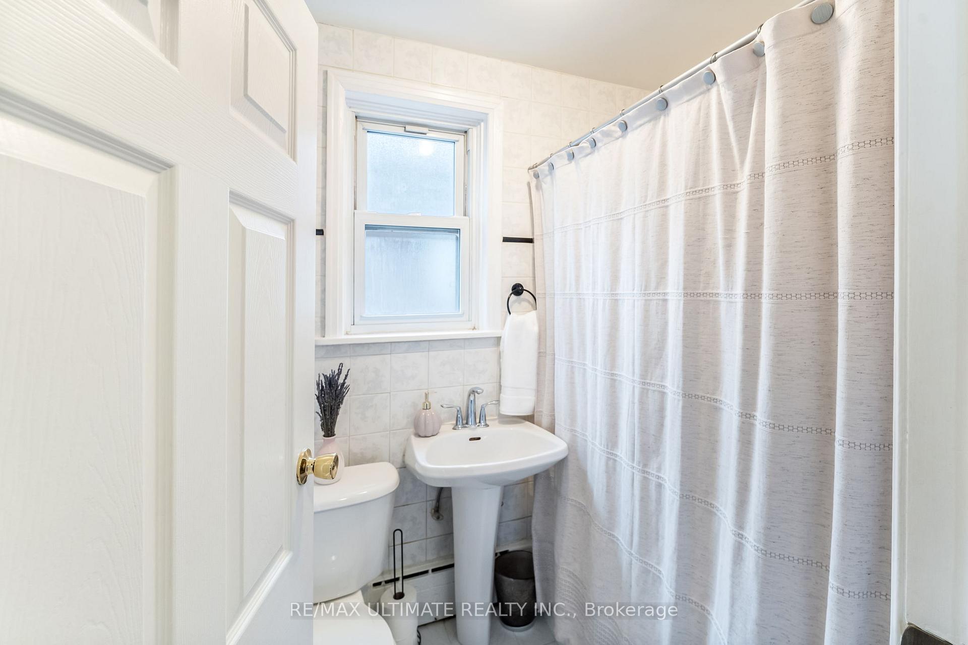 Photo 5 of 21 Marsh Road, Scarborough, Clairlea-Birchmount — HOMEH