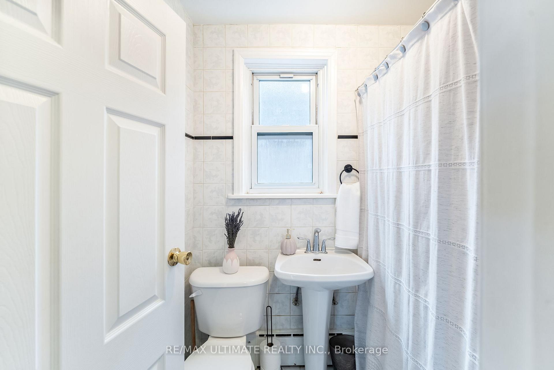 Photo 8 of 21 Marsh Road, Scarborough, Clairlea-Birchmount — HOMEH