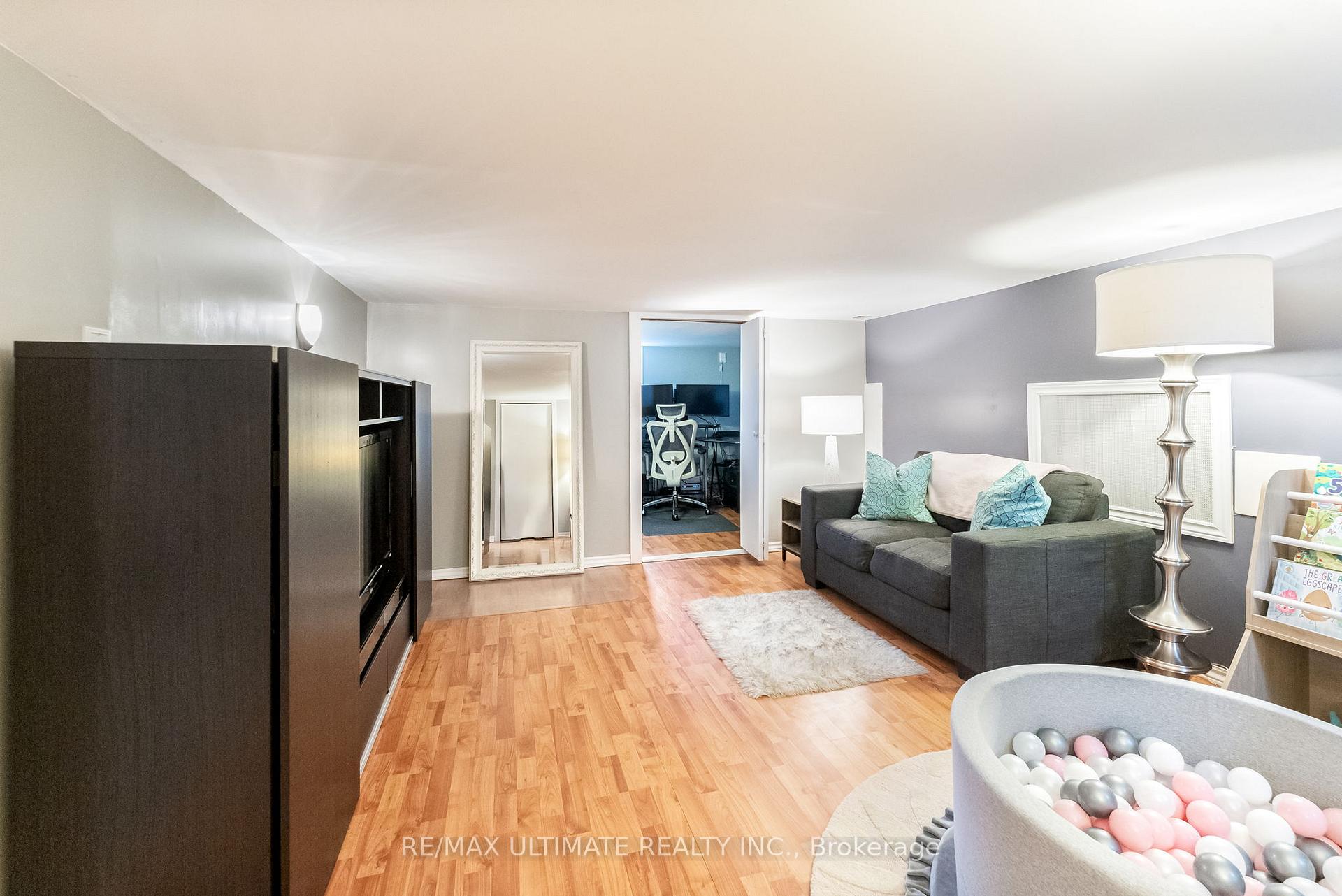 Photo 16 of 21 Marsh Road, Scarborough, Clairlea-Birchmount — HOMEH