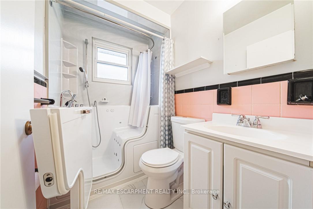 Photo 28 of 79 Terrace Drive, Hamilton, Balfour — HOMEH