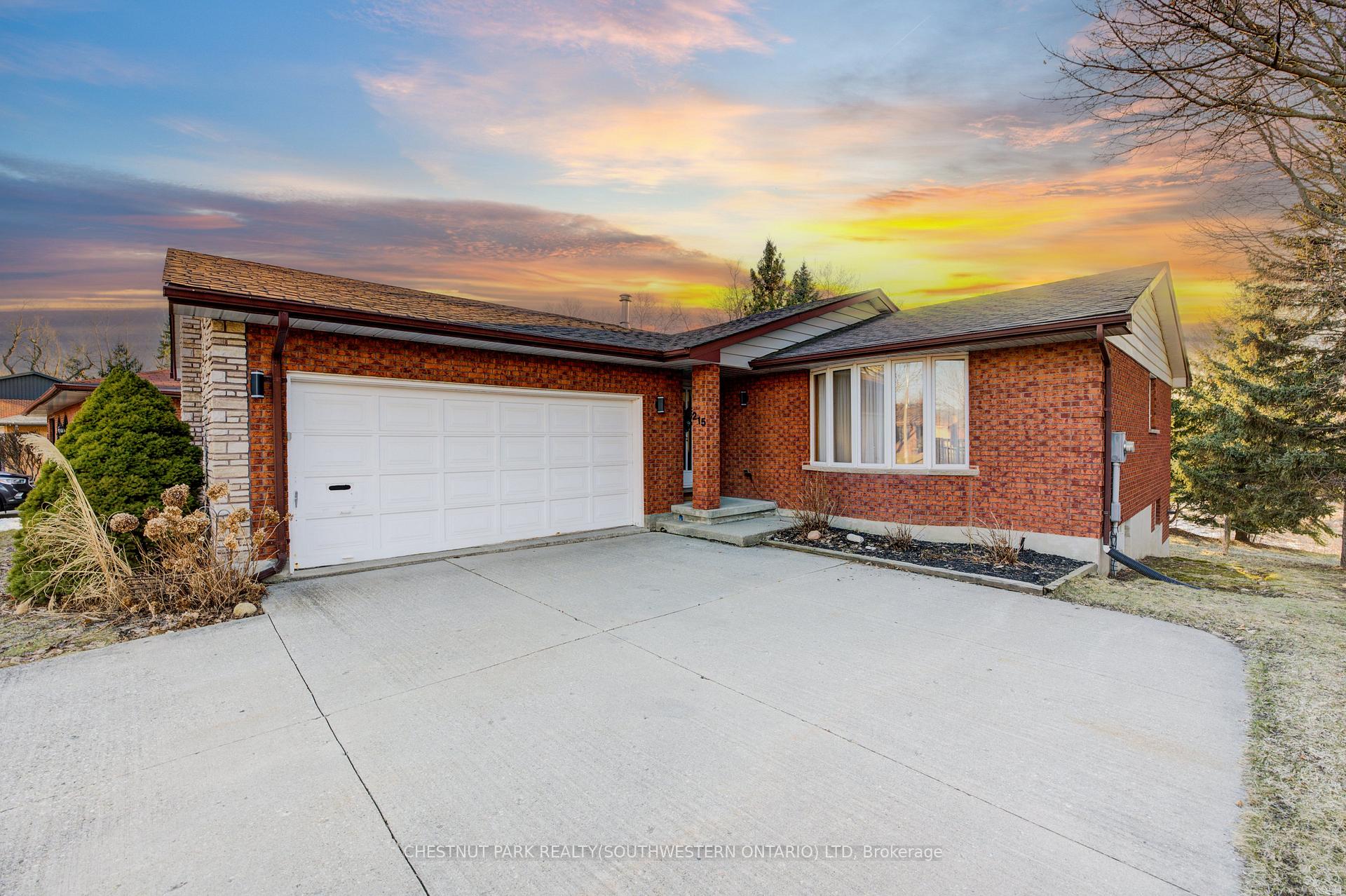 Photo 1 of 215 Black Walnut Place, Kitchener, Pioneer Park — HOMEH