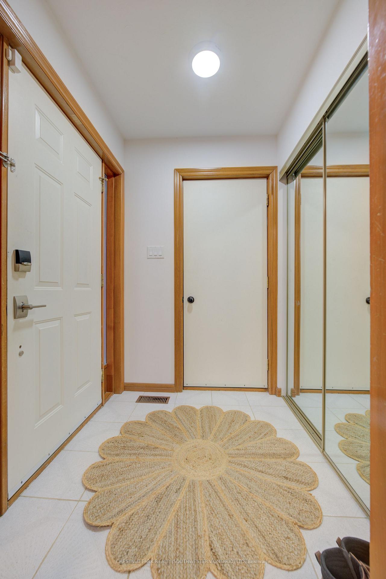 Photo 2 of 215 Black Walnut Place, Kitchener, Pioneer Park — HOMEH