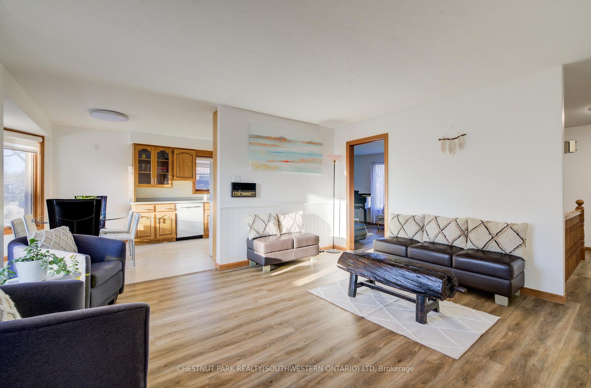 Photo 30 of 215 Black Walnut Place, Kitchener, Pioneer Park — HOMEH