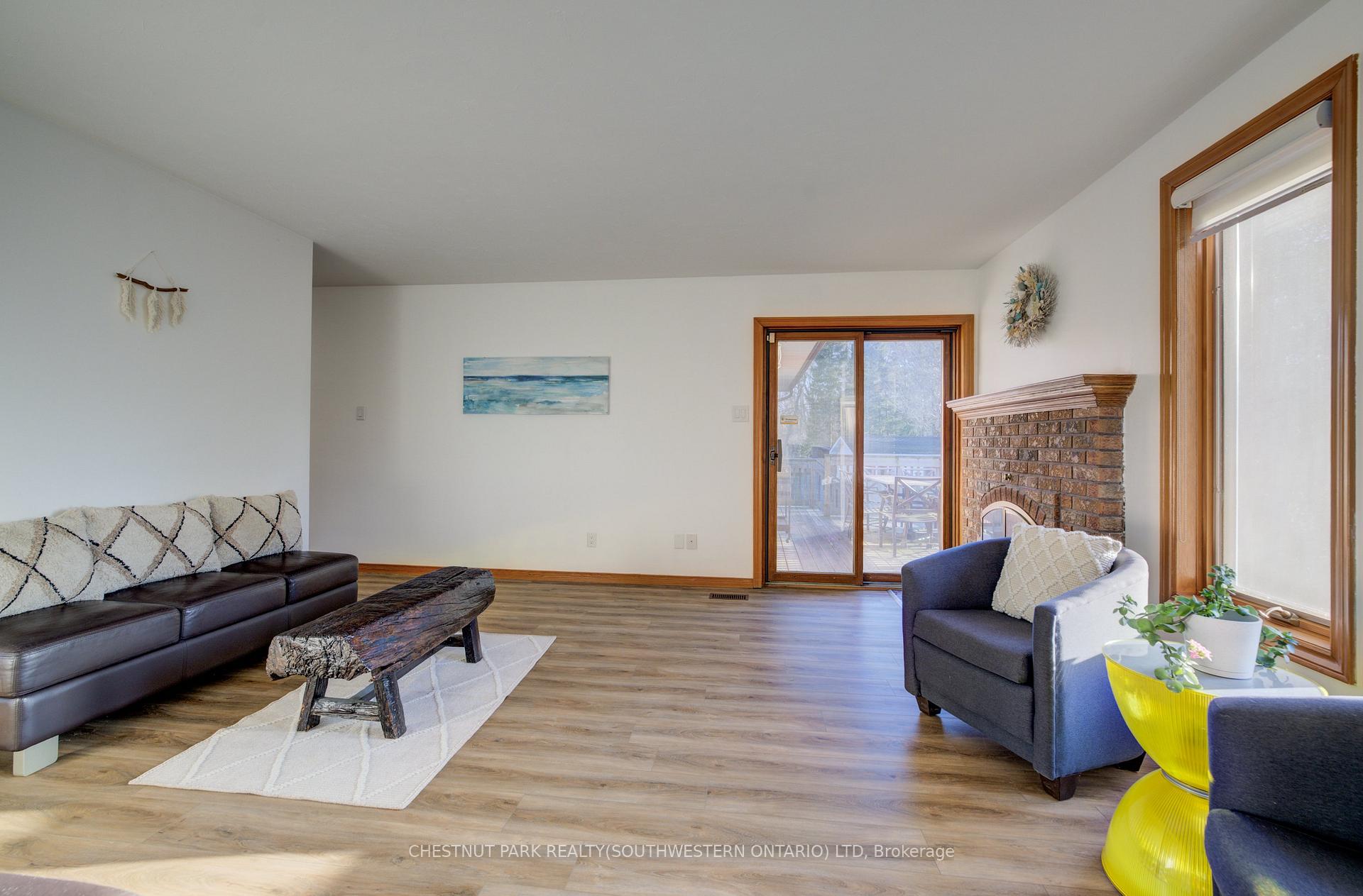 Photo 3 of 215 Black Walnut Place, Kitchener, Pioneer Park — HOMEH