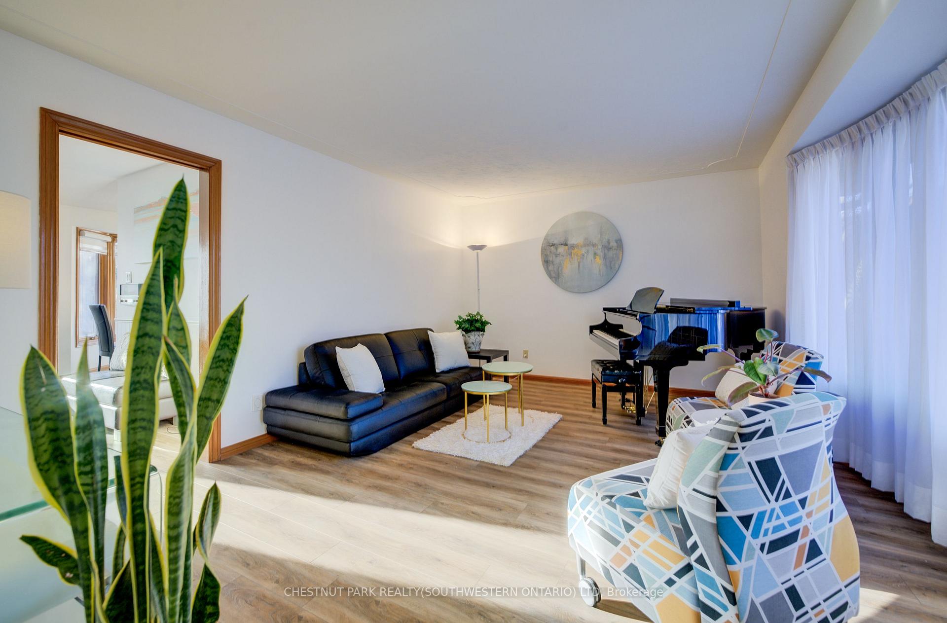 Photo 23 of 215 Black Walnut Place, Kitchener, Pioneer Park — HOMEH