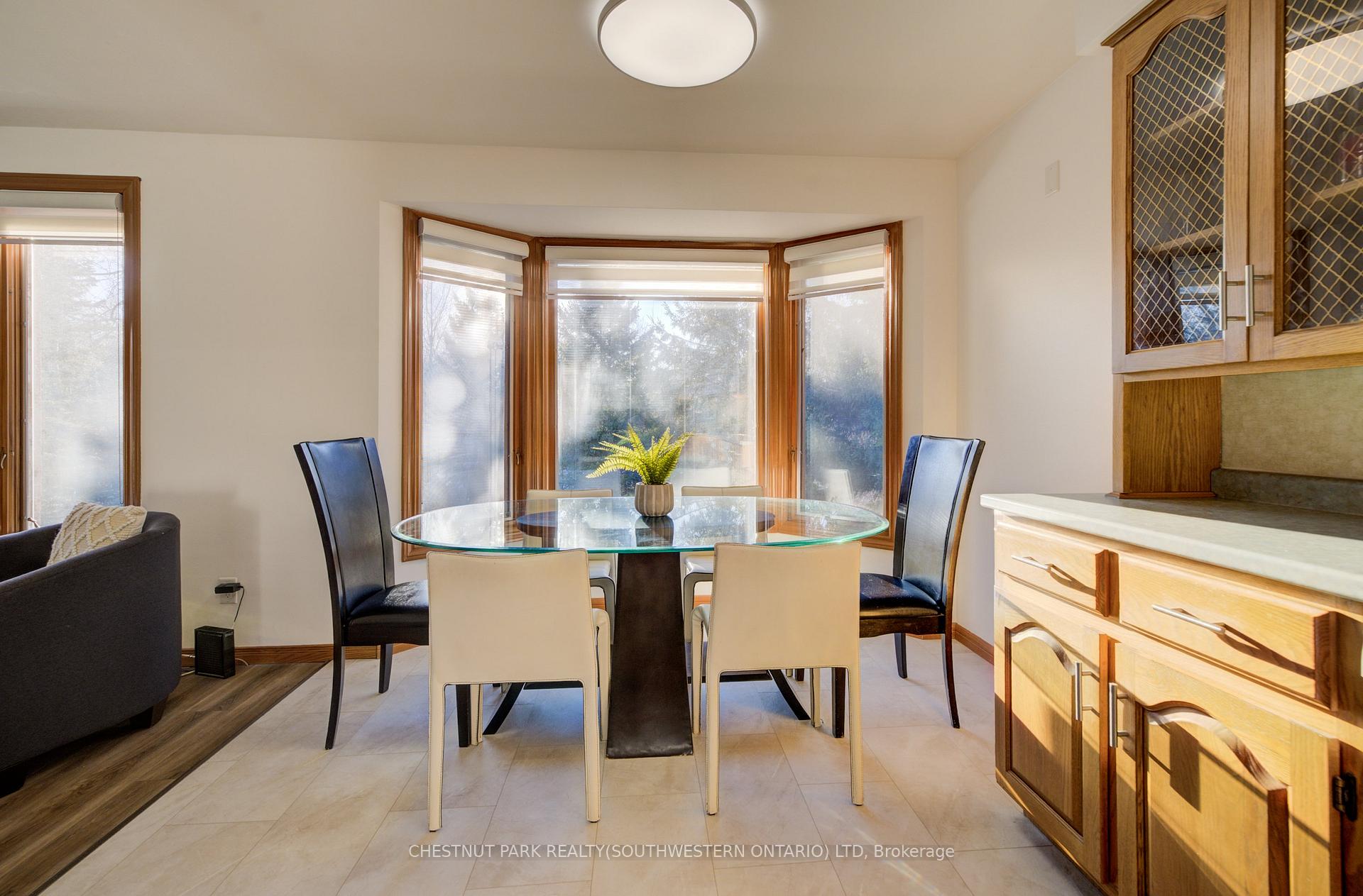 Photo 5 of 215 Black Walnut Place, Kitchener, Pioneer Park — HOMEH