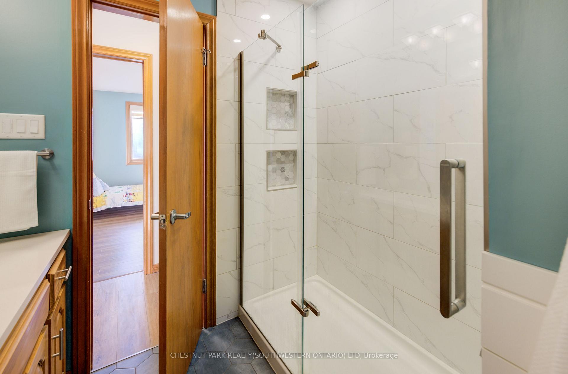 Photo 9 of 215 Black Walnut Place, Kitchener, Pioneer Park — HOMEH