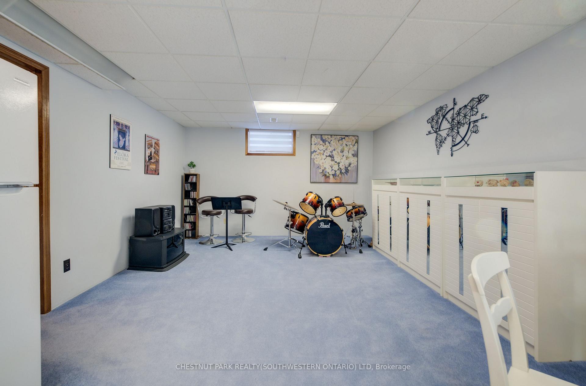 Photo 34 of 215 Black Walnut Place, Kitchener, Pioneer Park — HOMEH