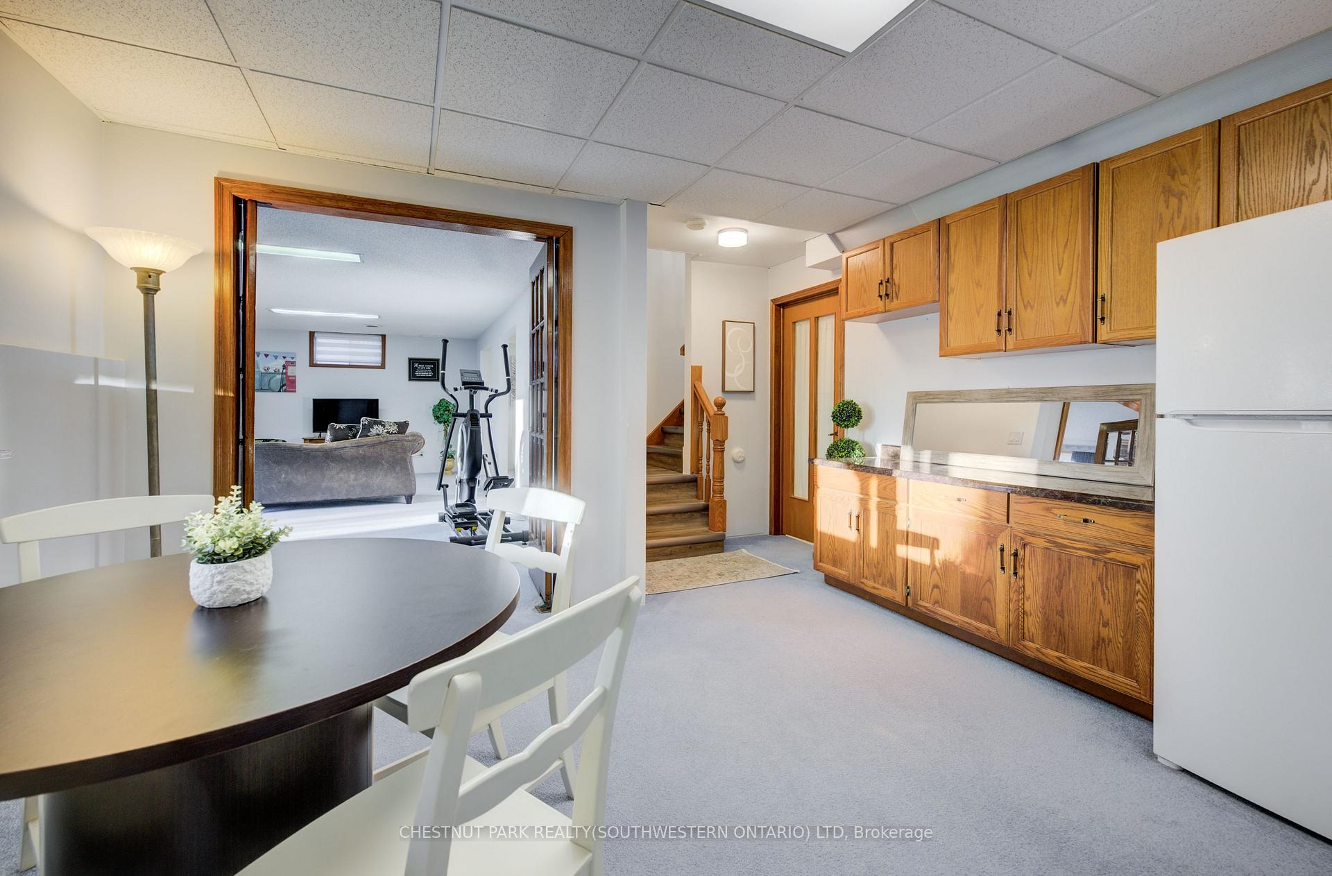 Photo 25 of 215 Black Walnut Place, Kitchener, Pioneer Park — HOMEH