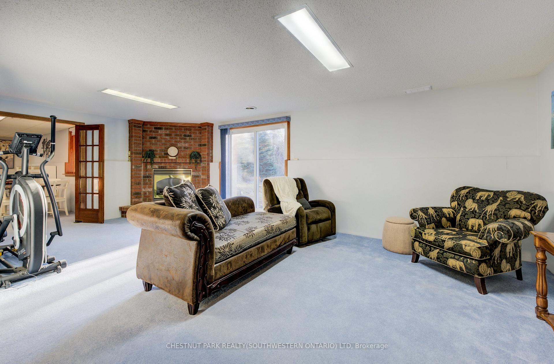 Photo 11 of 215 Black Walnut Place, Kitchener, Pioneer Park — HOMEH