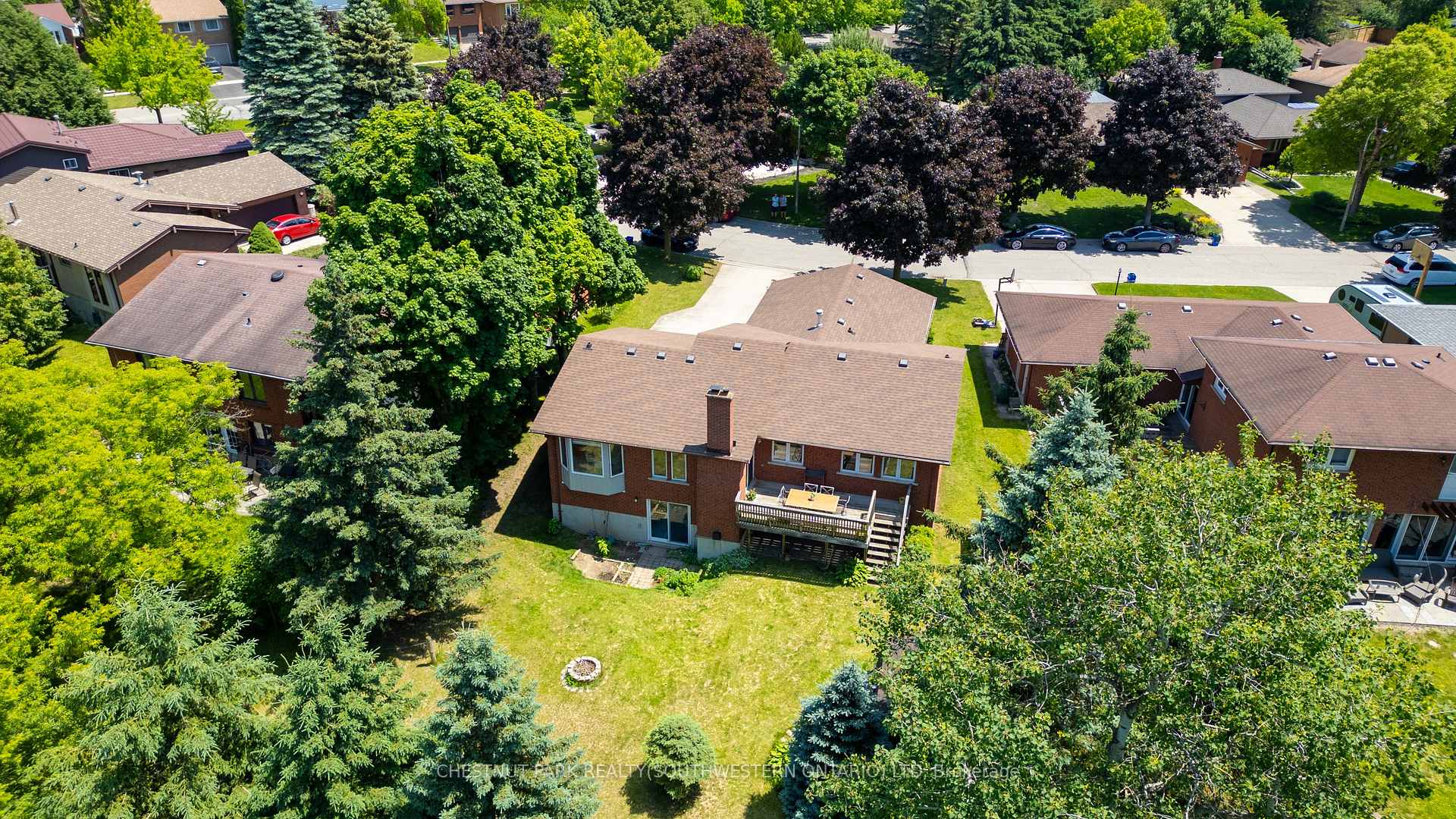 Photo 45 of 215 Black Walnut Place, Kitchener, Pioneer Park — HOMEH