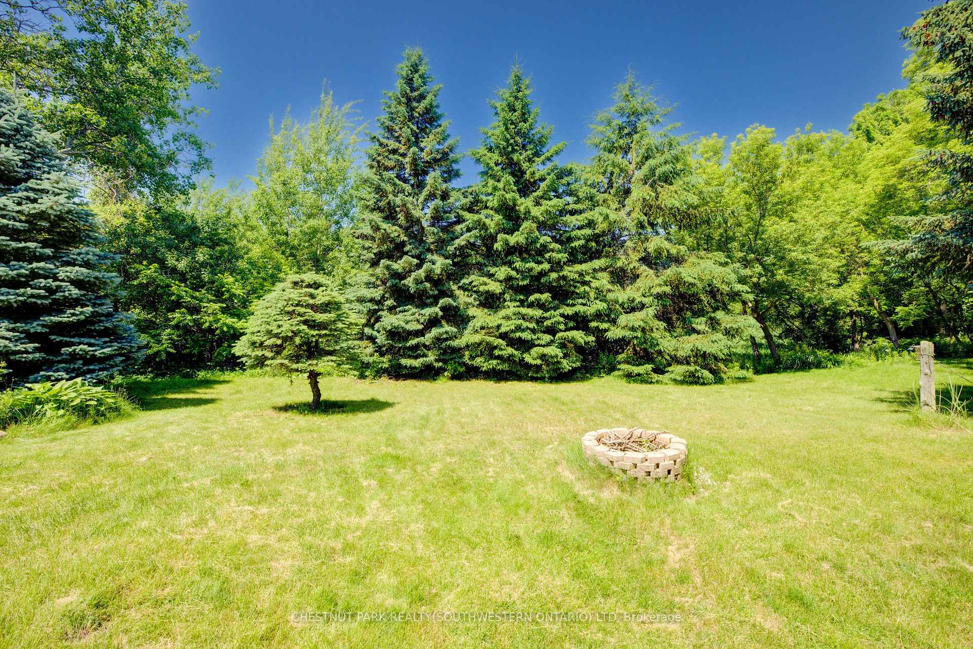 Photo 48 of 215 Black Walnut Place, Kitchener, Pioneer Park — HOMEH