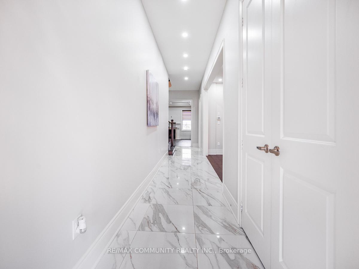 Photo 8 of 249 Agro Street, Hamilton, Waterdown — HOMEH