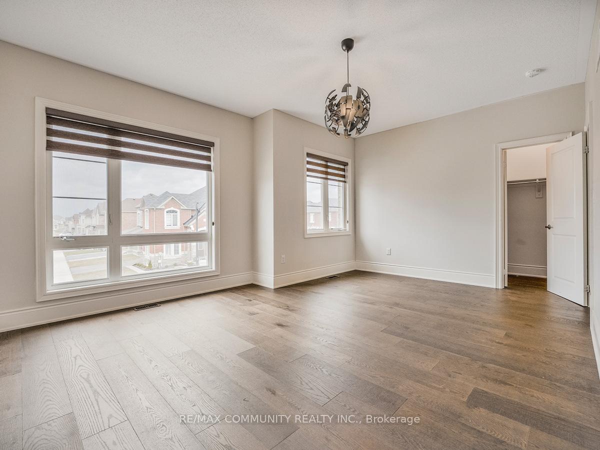 Photo 16 of 249 Agro Street, Hamilton, Waterdown — HOMEH