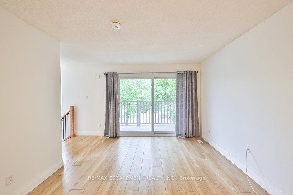 Photo 9 of 19 Deerpark Crescent, Brampton, Brampton West — HOMEH