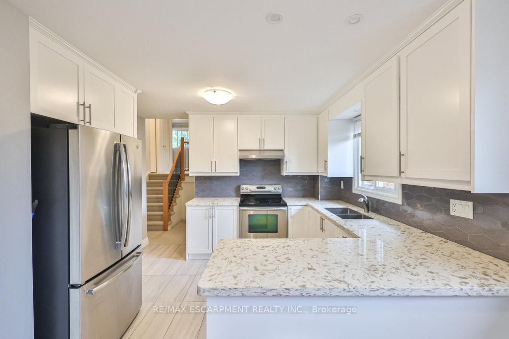Photo 11 of 19 Deerpark Crescent, Brampton, Brampton West — HOMEH
