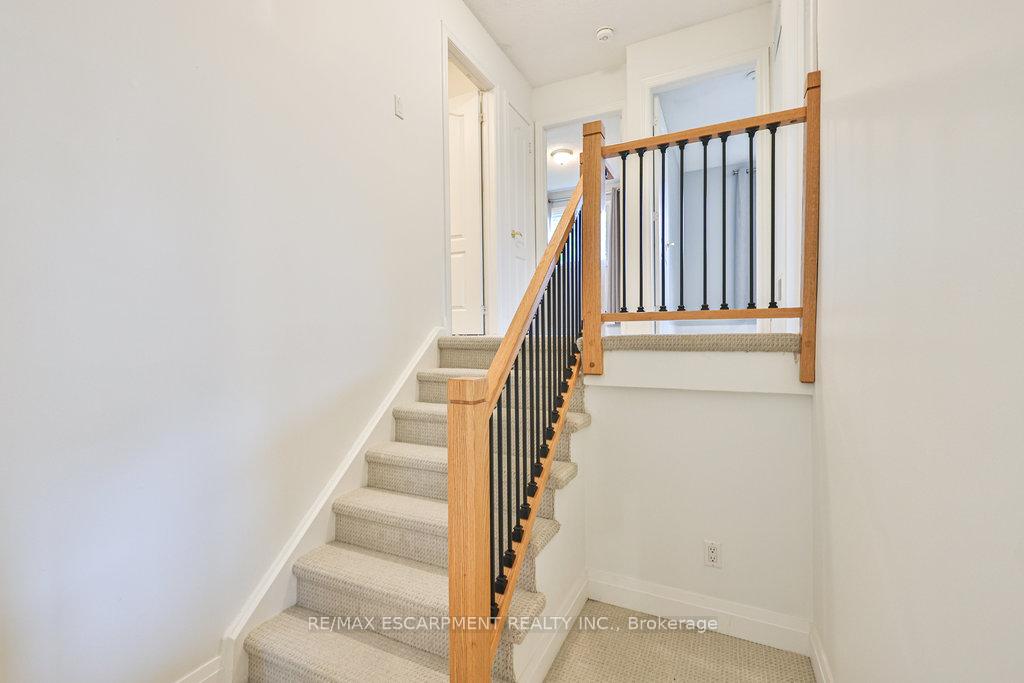 Photo 14 of 19 Deerpark Crescent, Brampton, Brampton West — HOMEH