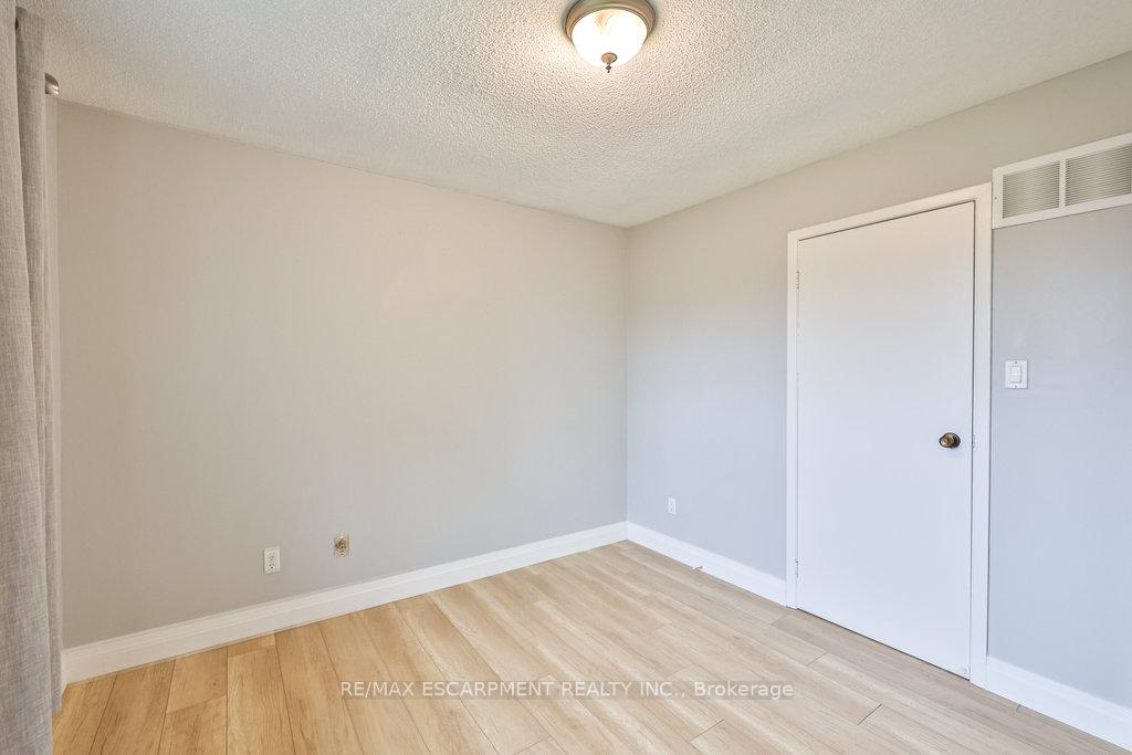 Photo 19 of 19 Deerpark Crescent, Brampton, Brampton West — HOMEH
