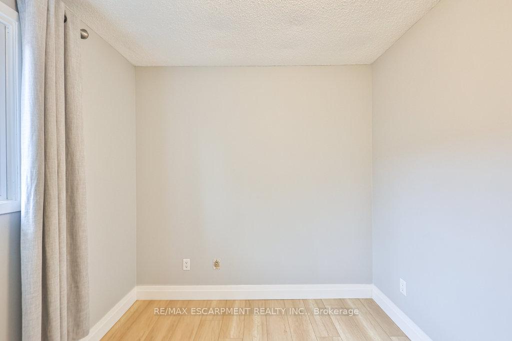 Photo 17 of 19 Deerpark Crescent, Brampton, Brampton West — HOMEH