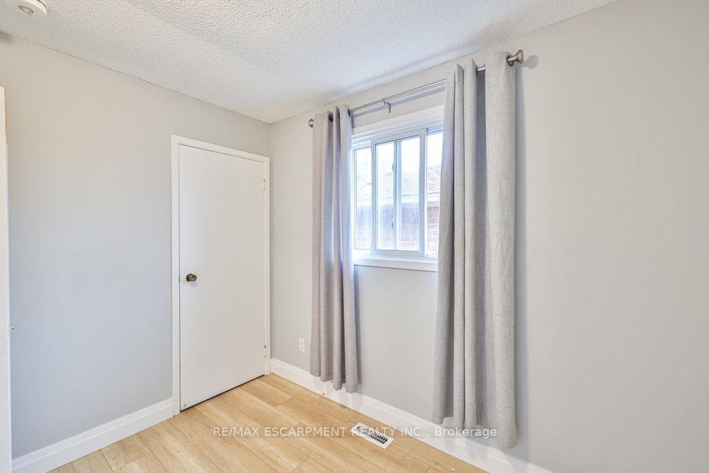 Photo 18 of 19 Deerpark Crescent, Brampton, Brampton West — HOMEH