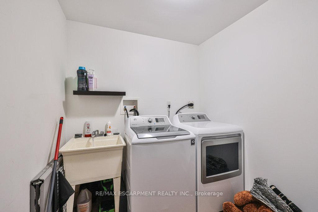 Photo 34 of 19 Deerpark Crescent, Brampton, Brampton West — HOMEH