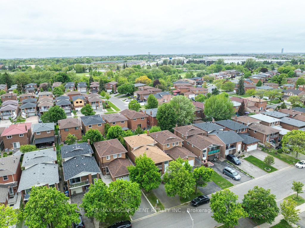 Photo 42 of 19 Deerpark Crescent, Brampton, Brampton West — HOMEH