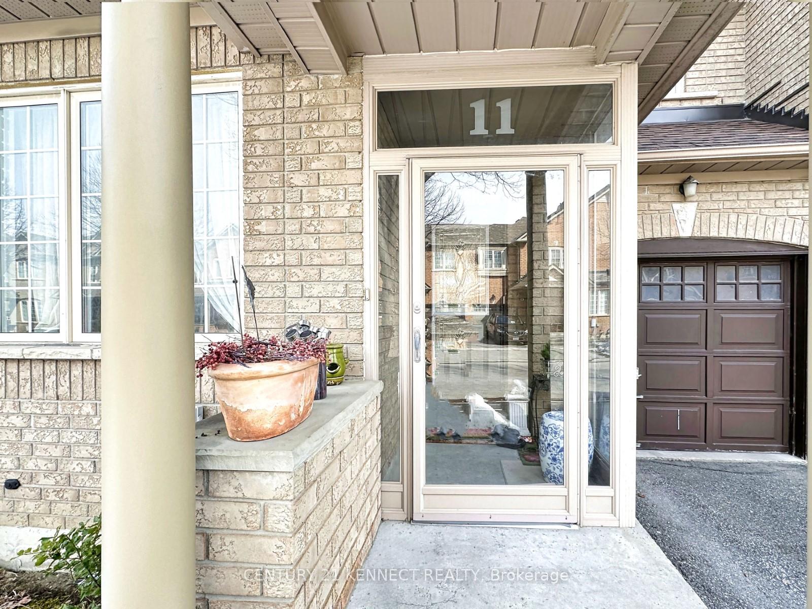 Photo 8 of 11 Magnotta Road, Markham, Cachet — HOMEH