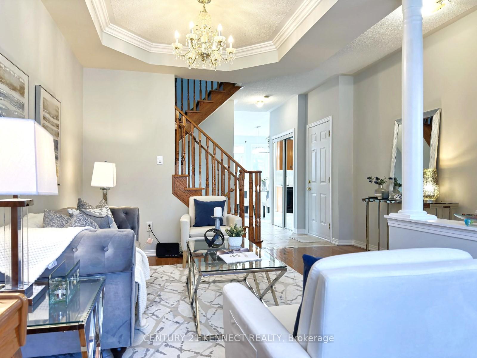Photo 5 of 11 Magnotta Road, Markham, Cachet — HOMEH