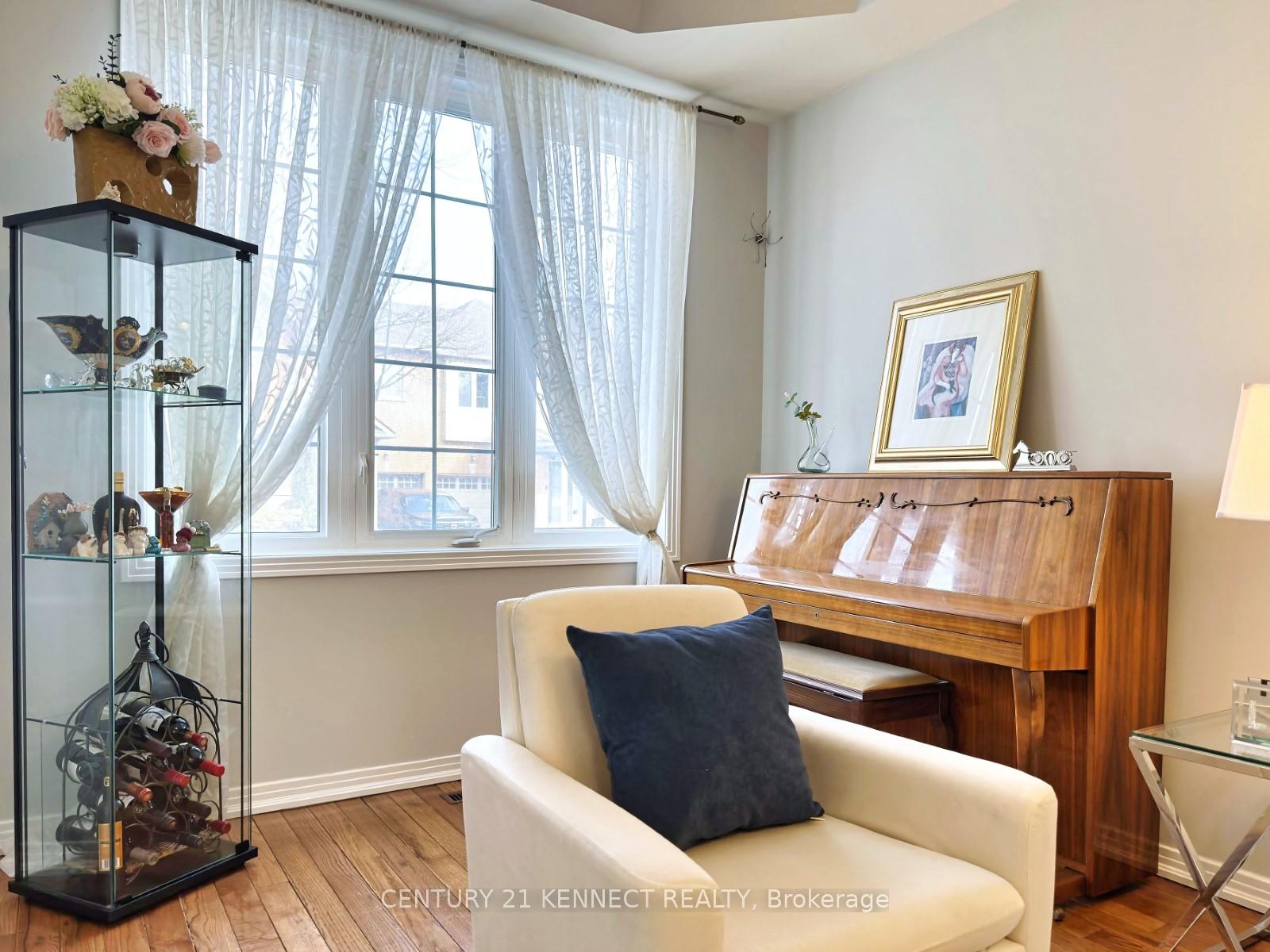 Photo 9 of 11 Magnotta Road, Markham, Cachet — HOMEH