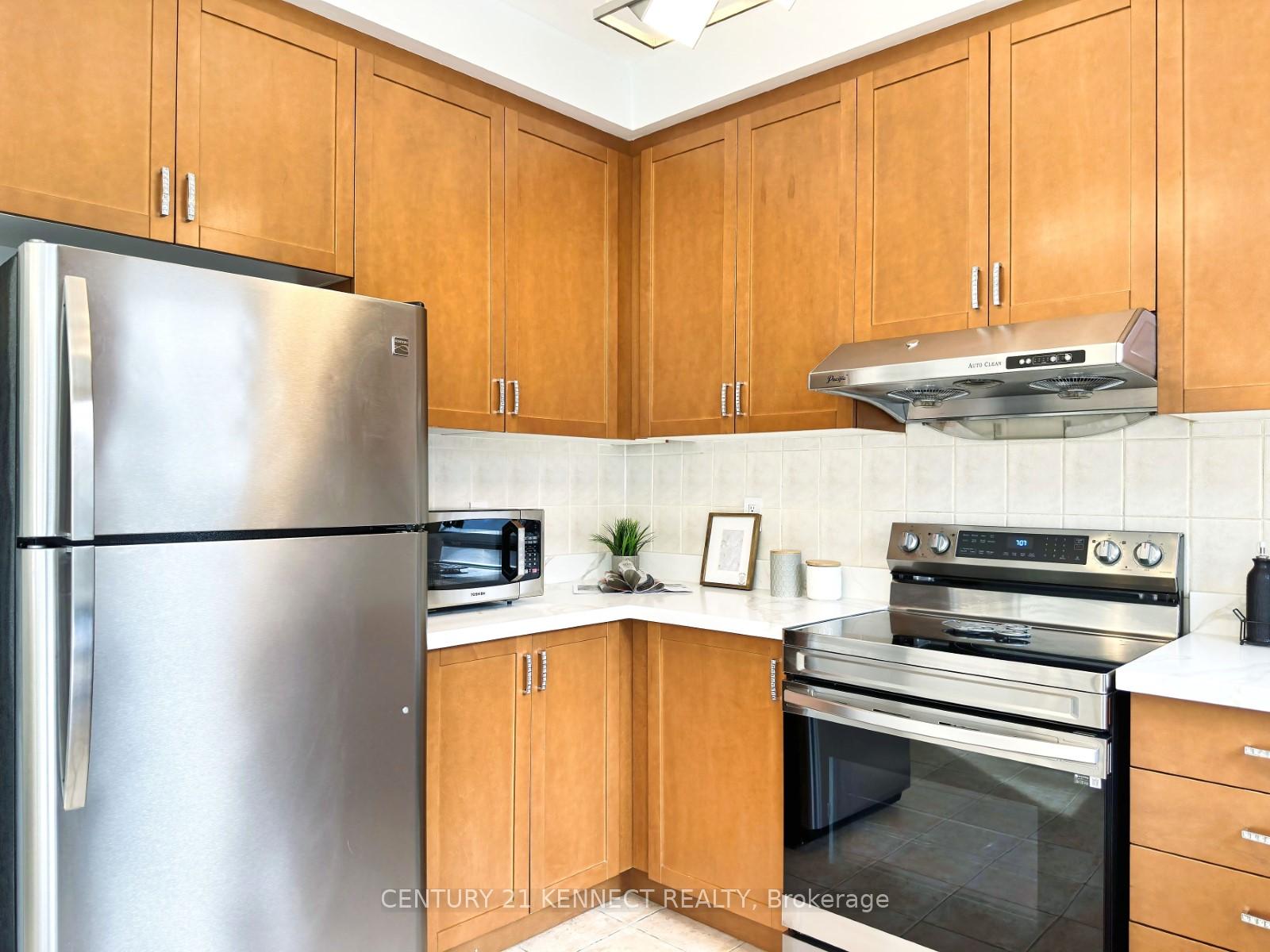 Photo 15 of 11 Magnotta Road, Markham, Cachet — HOMEH
