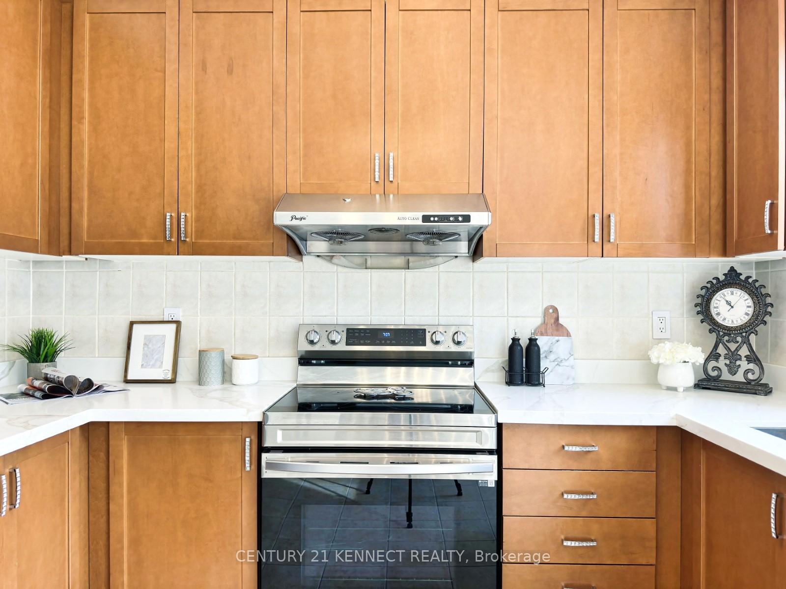Photo 4 of 11 Magnotta Road, Markham, Cachet — HOMEH
