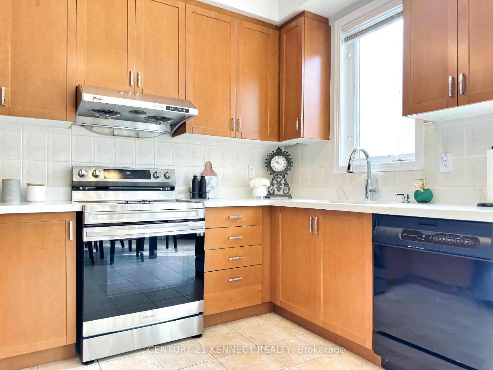 Photo 11 of 11 Magnotta Road, Markham, Cachet — HOMEH
