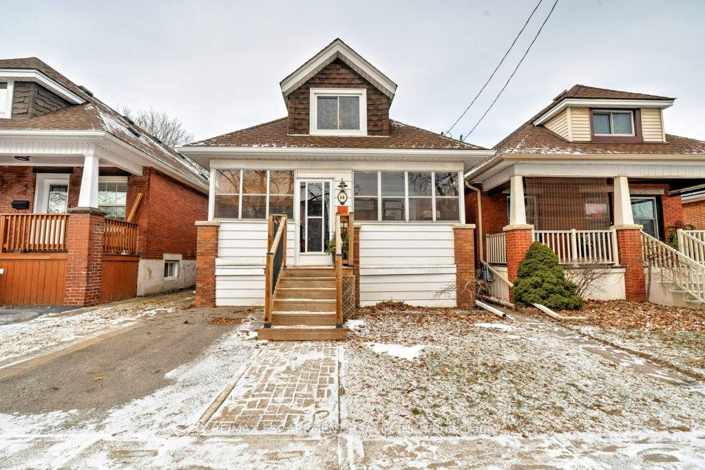 Photo 2 of 64 Graham Avenue S, Hamilton, Delta — HOMEH