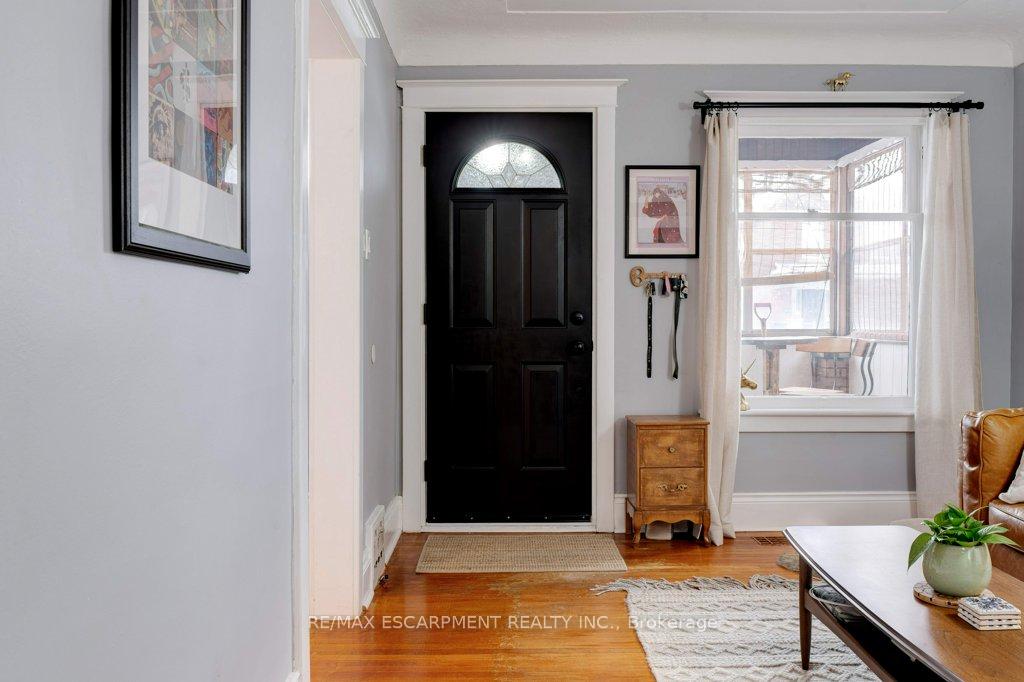 Photo 4 of 64 Graham Avenue S, Hamilton, Delta — HOMEH