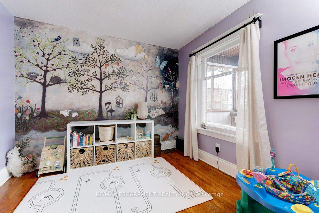 Photo 10 of 64 Graham Avenue S, Hamilton, Delta — HOMEH