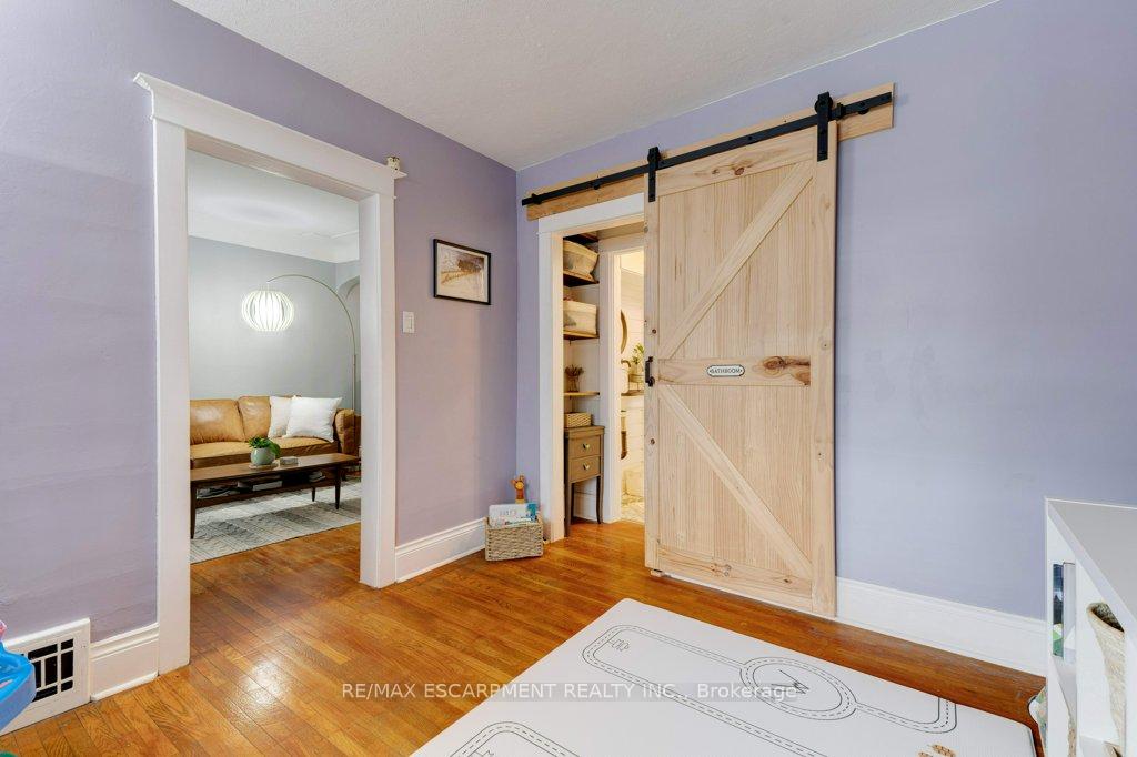 Photo 9 of 64 Graham Avenue S, Hamilton, Delta — HOMEH