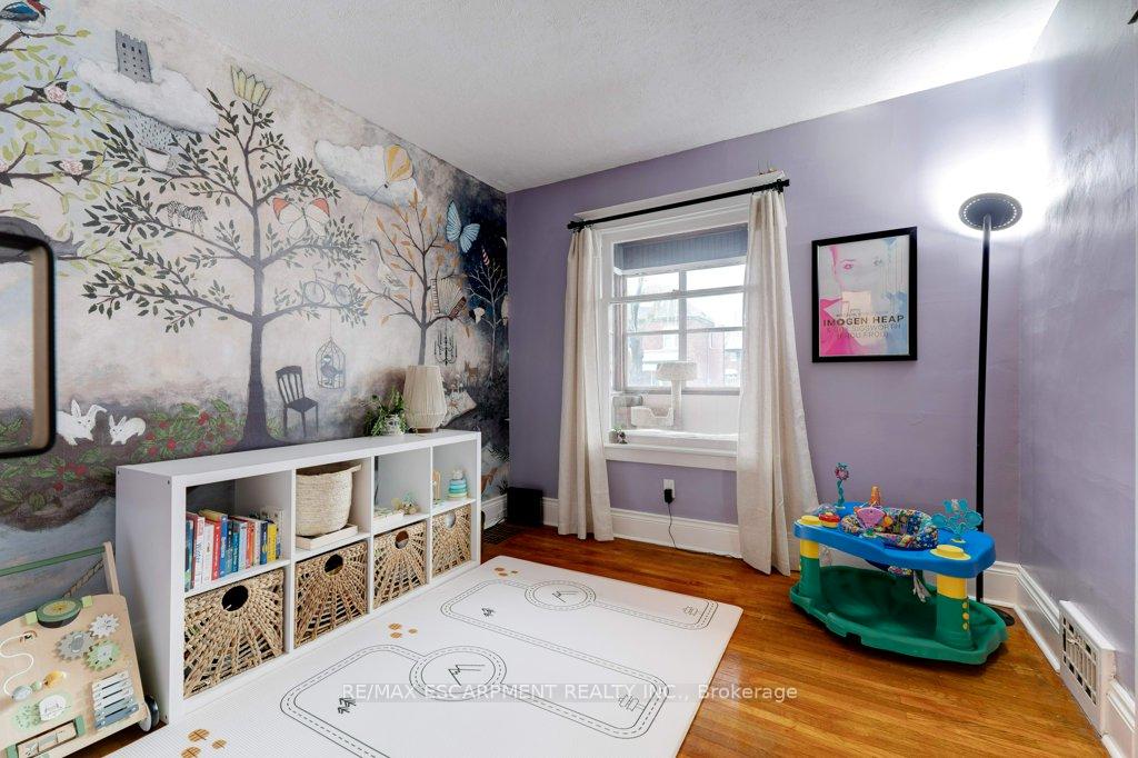 Photo 14 of 64 Graham Avenue S, Hamilton, Delta — HOMEH