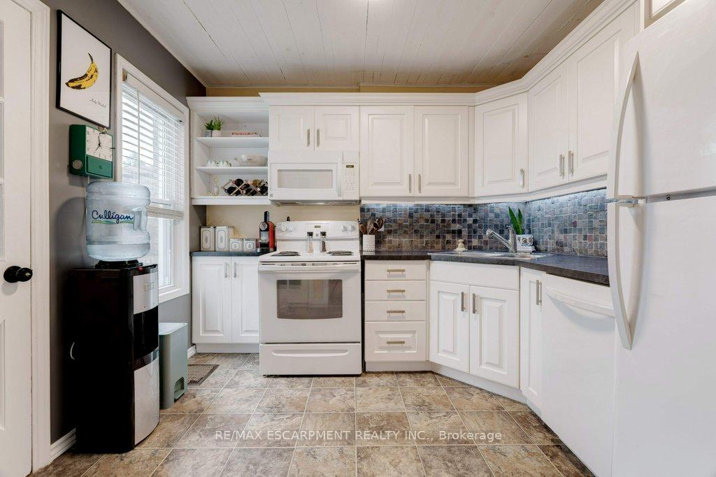 Photo 12 of 64 Graham Avenue S, Hamilton, Delta — HOMEH