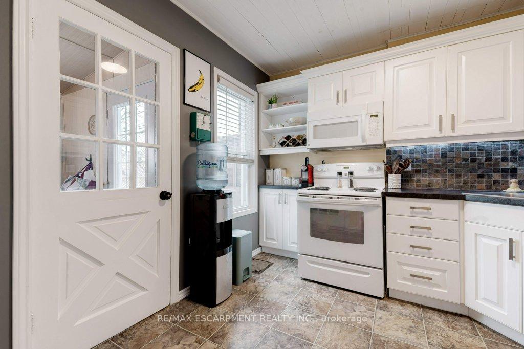 Photo 15 of 64 Graham Avenue S, Hamilton, Delta — HOMEH