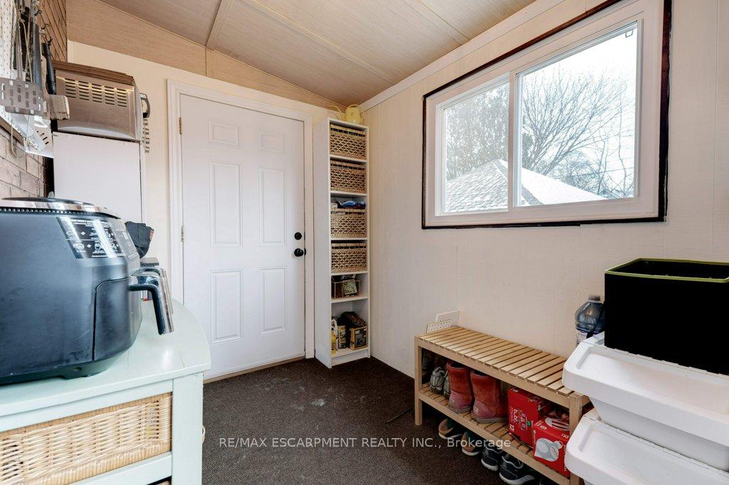 Photo 21 of 64 Graham Avenue S, Hamilton, Delta — HOMEH