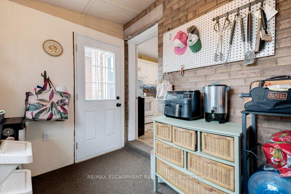 Photo 22 of 64 Graham Avenue S, Hamilton, Delta — HOMEH