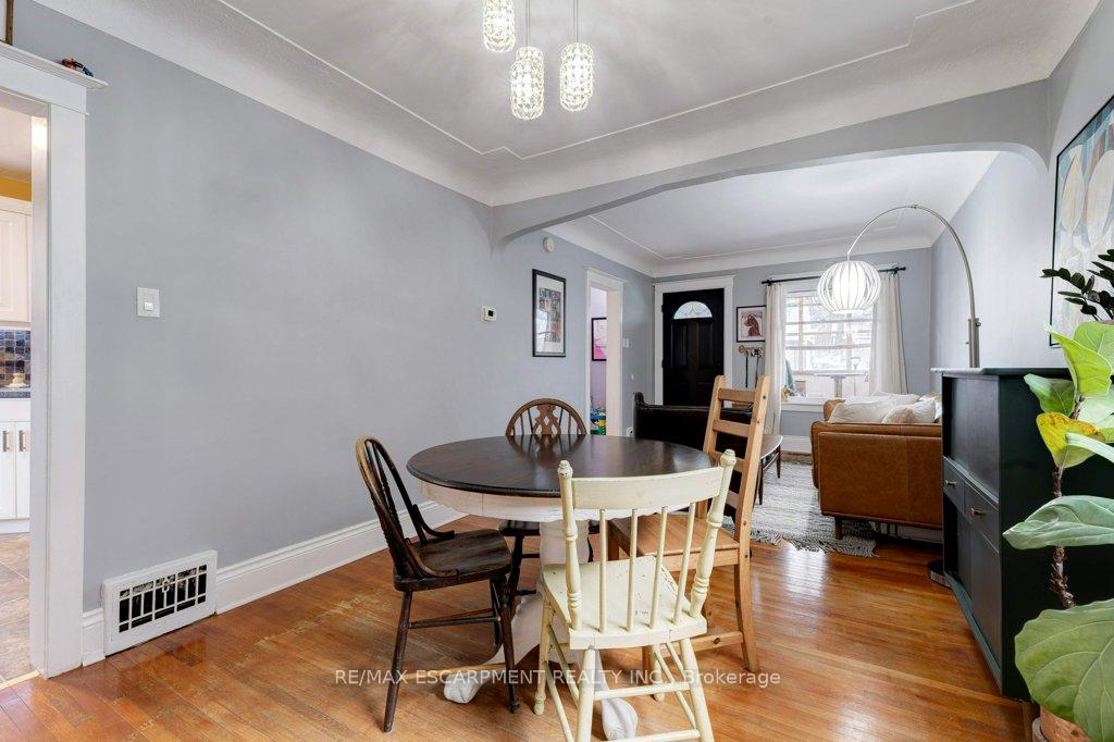 Photo 16 of 64 Graham Avenue S, Hamilton, Delta — HOMEH