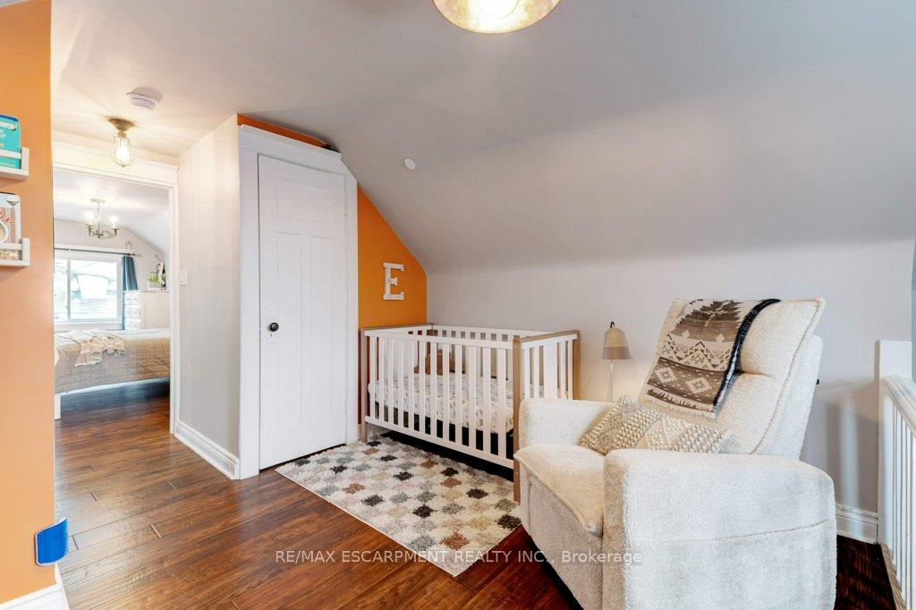 Photo 23 of 64 Graham Avenue S, Hamilton, Delta — HOMEH